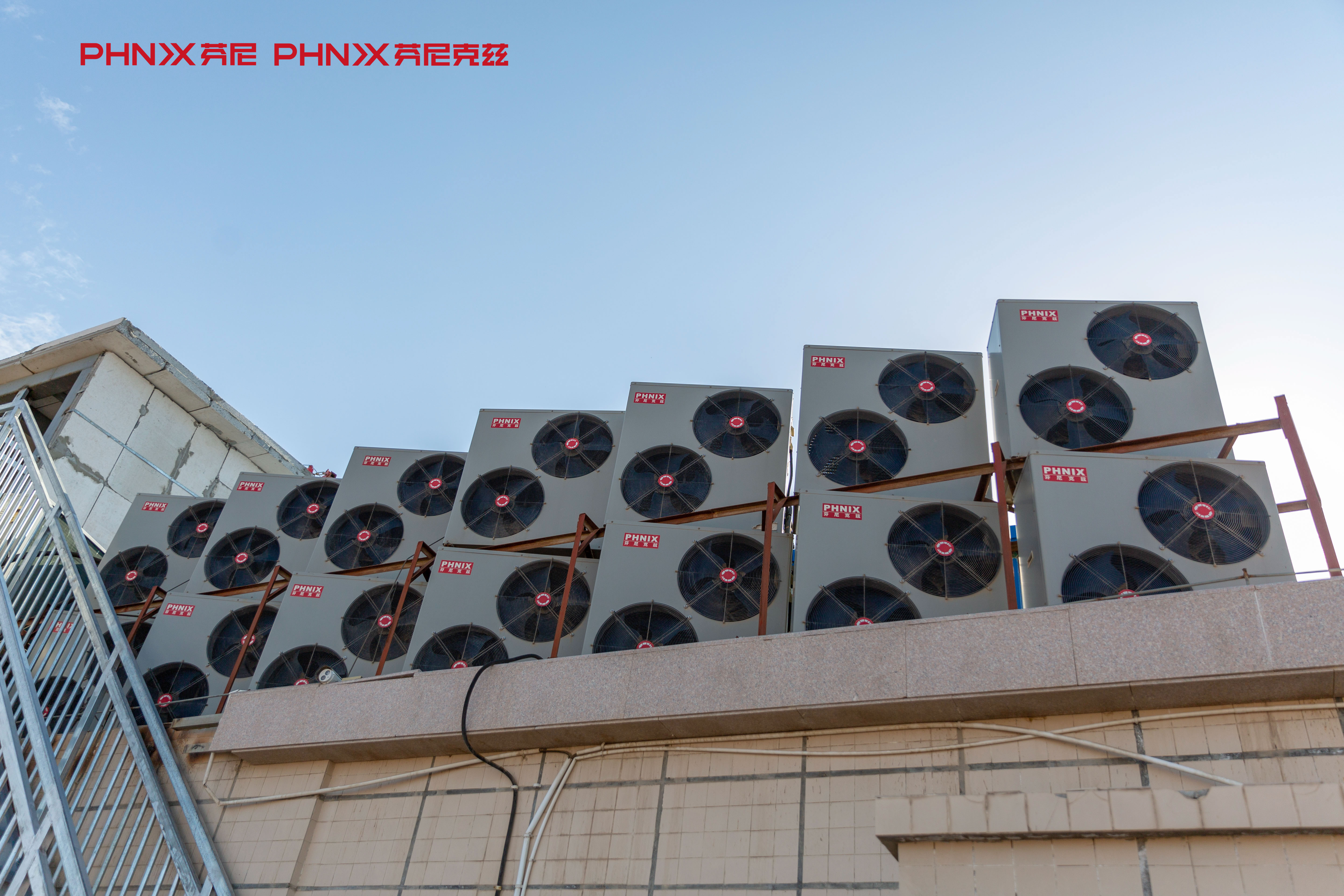 “煤改電”安裝空氣能熱泵，搭配地暖和暖氣片哪個(gè)好？